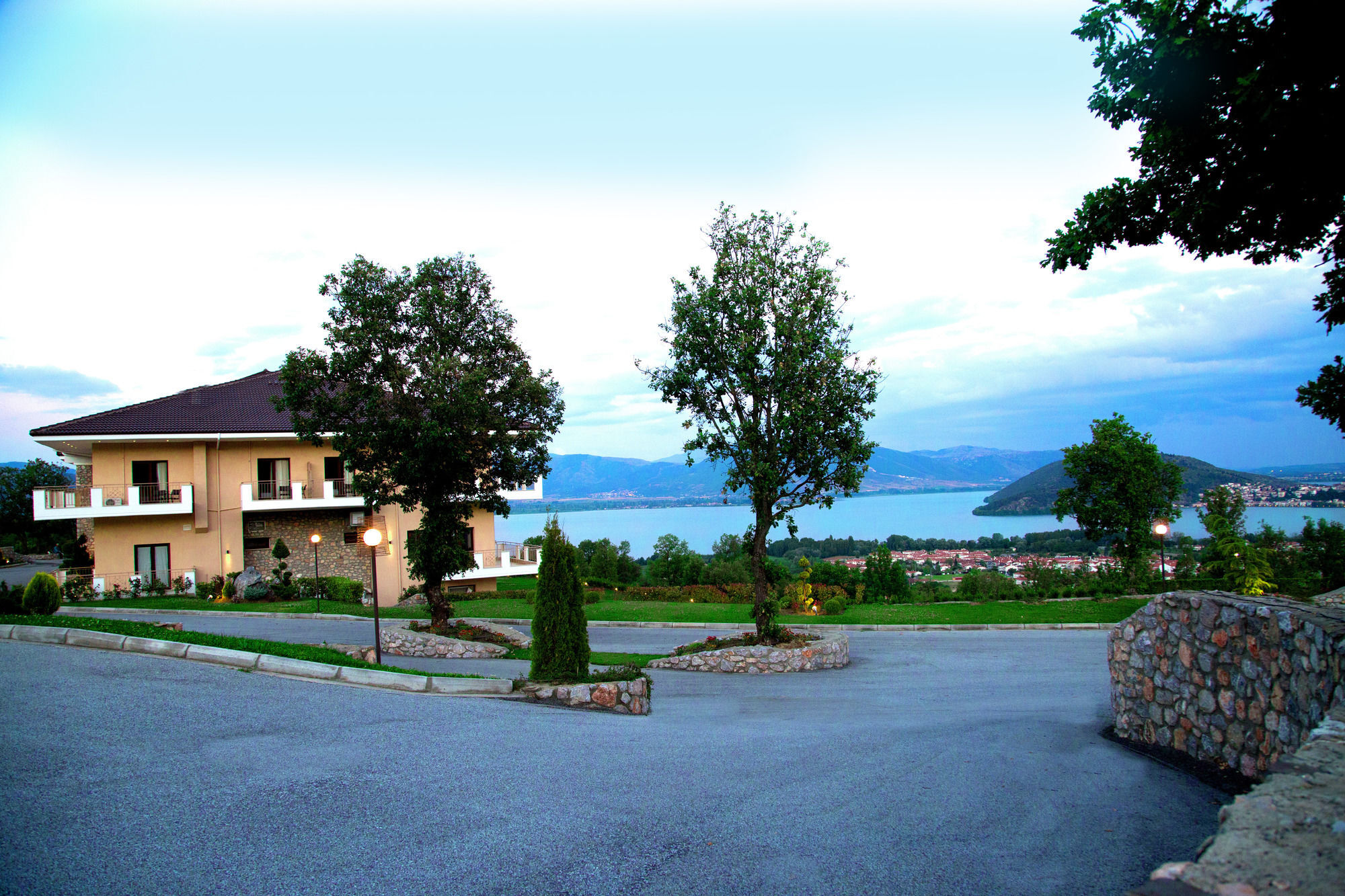 Enastron View Hotel Kastoria Exterior photo